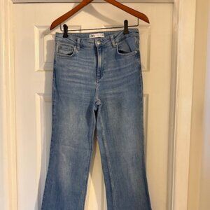 Zara long, mid rise, boot cut, medium rinse, Size 6